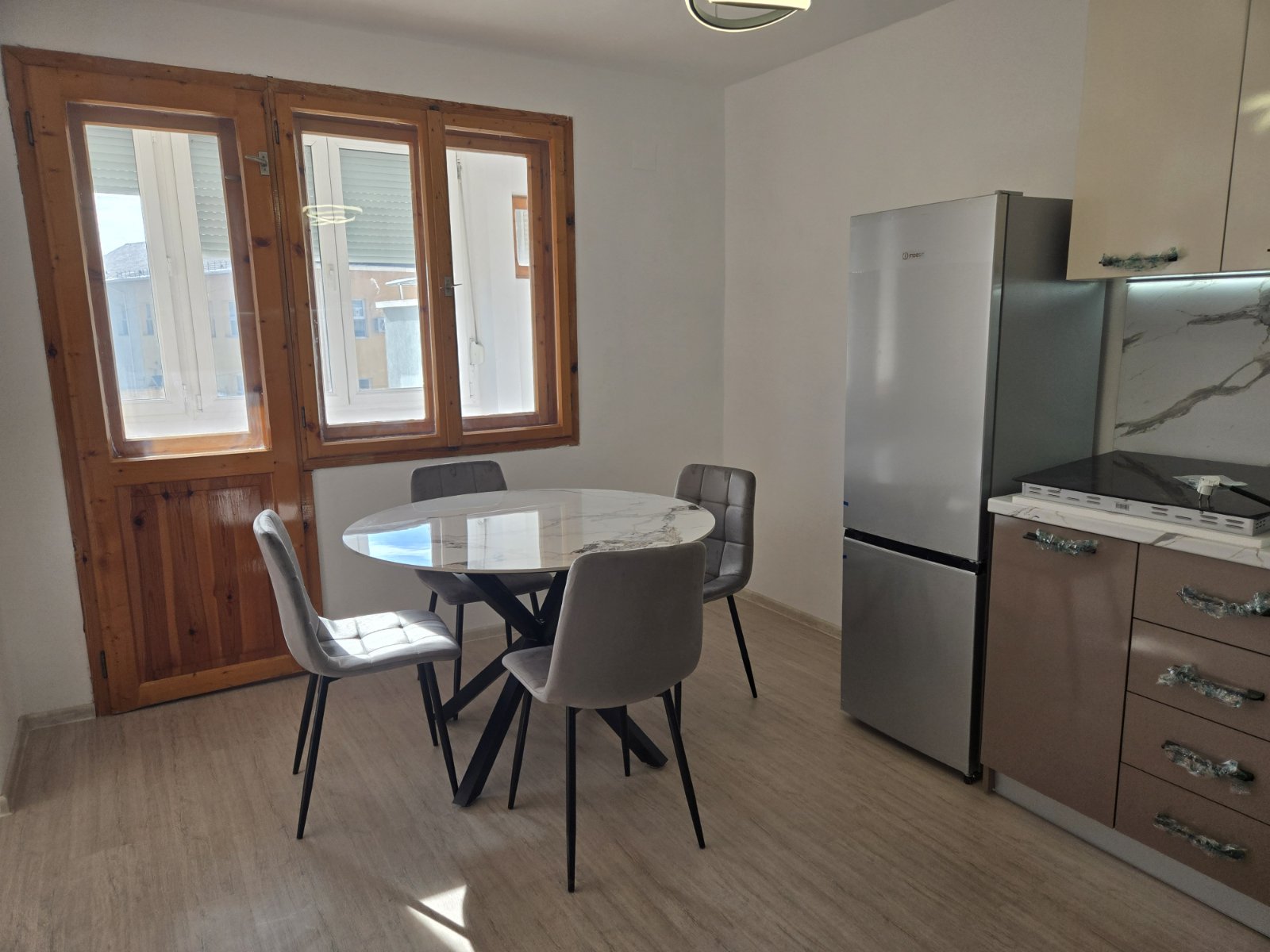 Тристаен апартамент под наем кв. Родина - 10