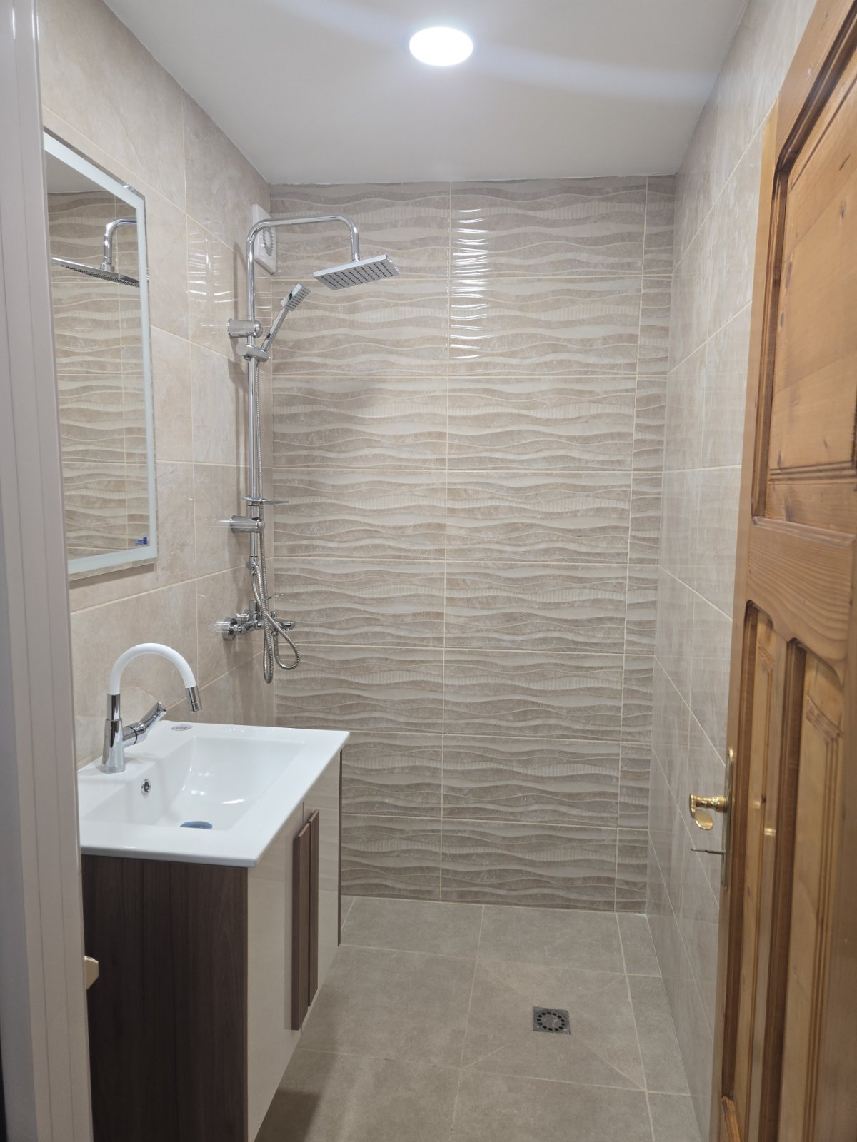 Тристаен апартамент под наем кв. Родина - 12