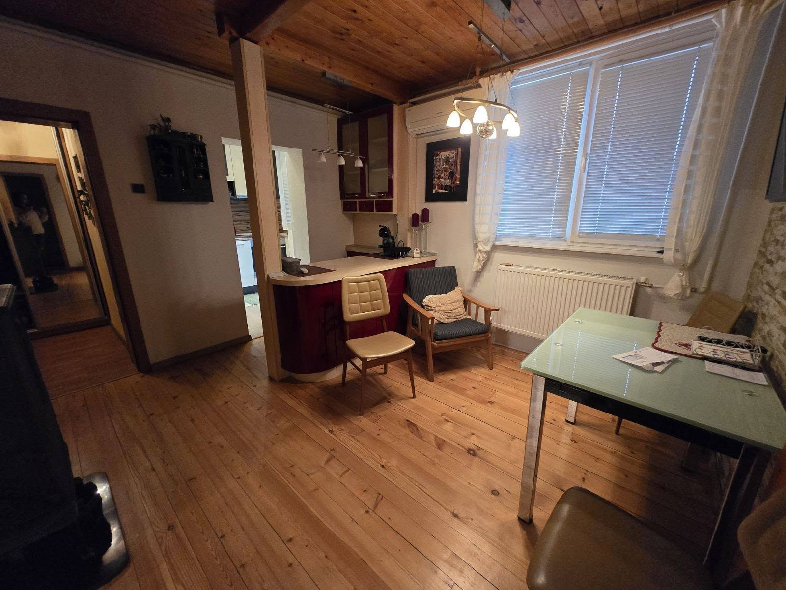 етаж от къща в кв . Родина 2 - 10