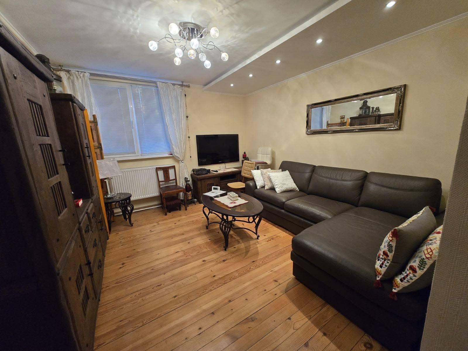 етаж от къща в кв . Родина 2 - 8