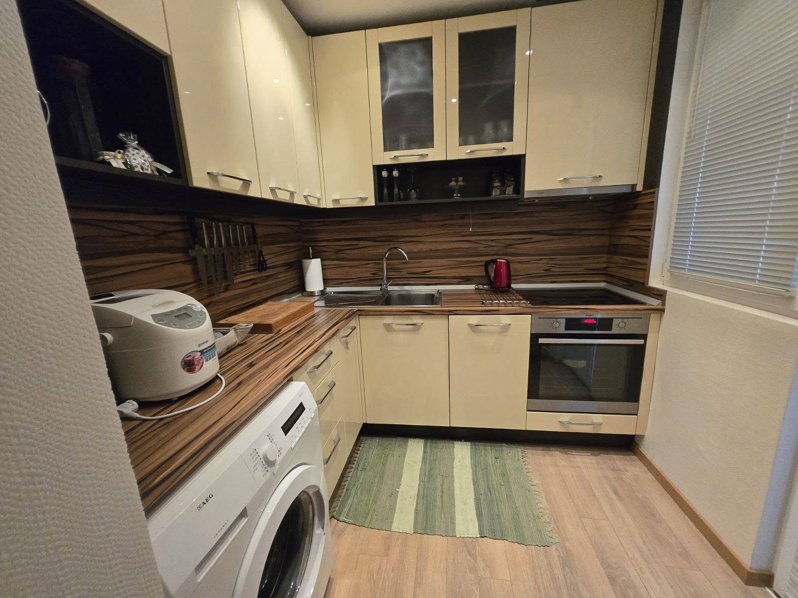 етаж от къща в кв . Родина 2 - 11