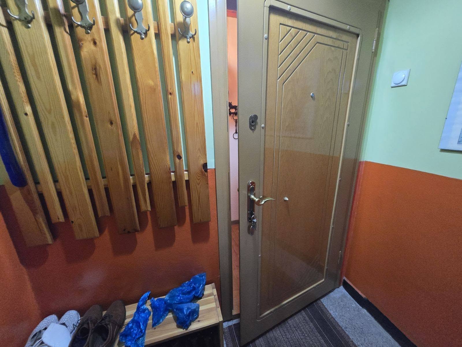 етаж от къща в кв . Родина 2 - 12