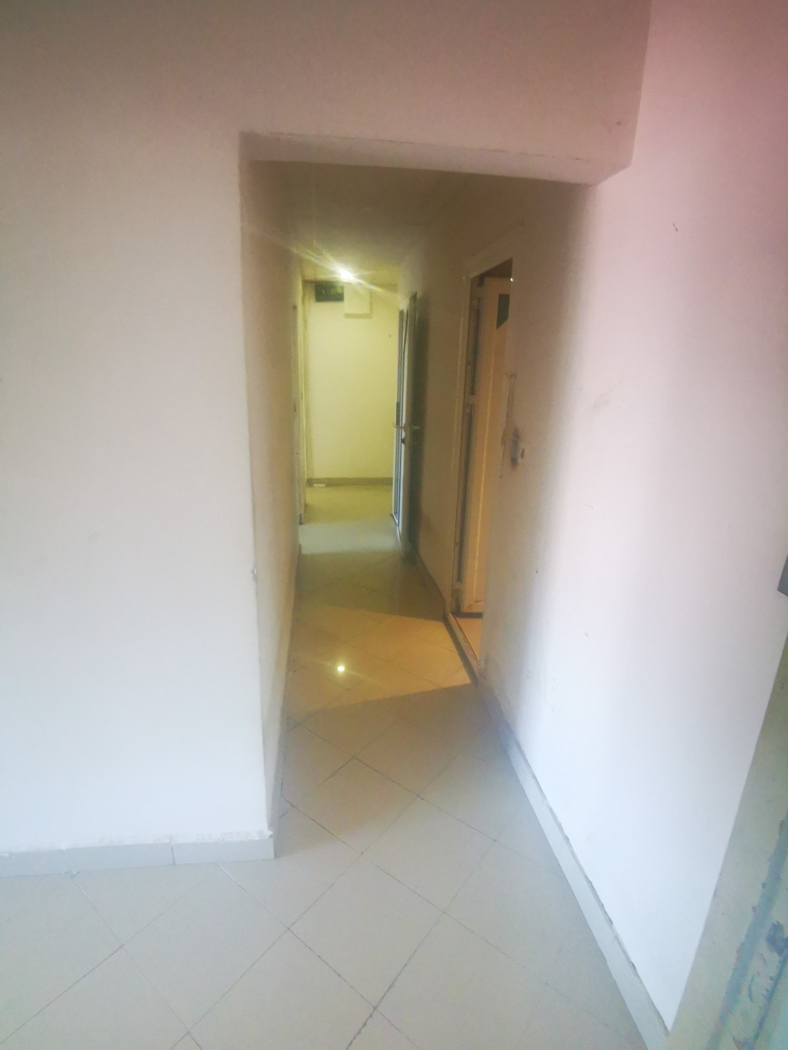 Голям просторен апартамент с характер и възможности! кв. Родина 1 - 2