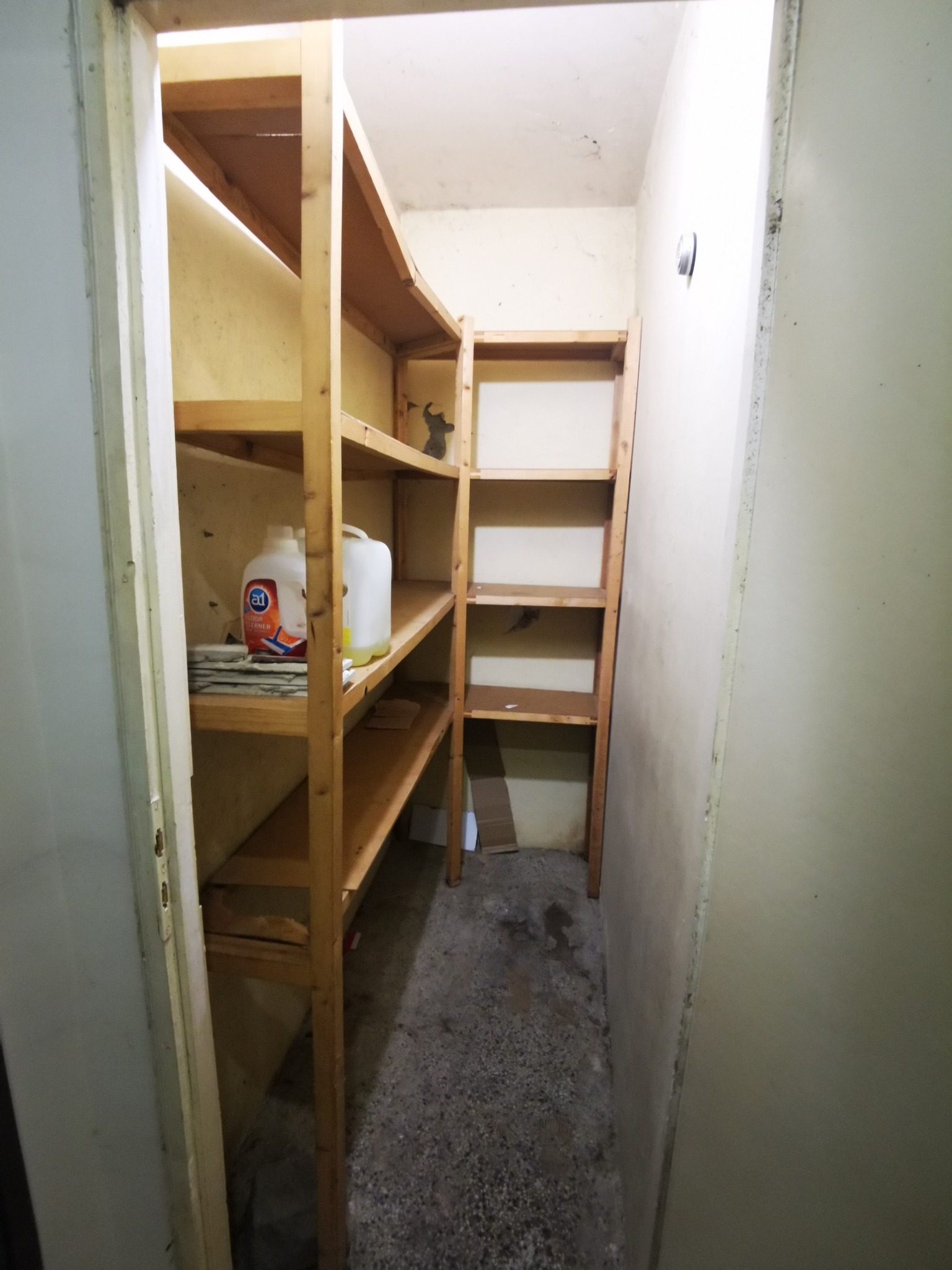 Голям просторен апартамент с характер и възможности! кв. Родина 1 - 4