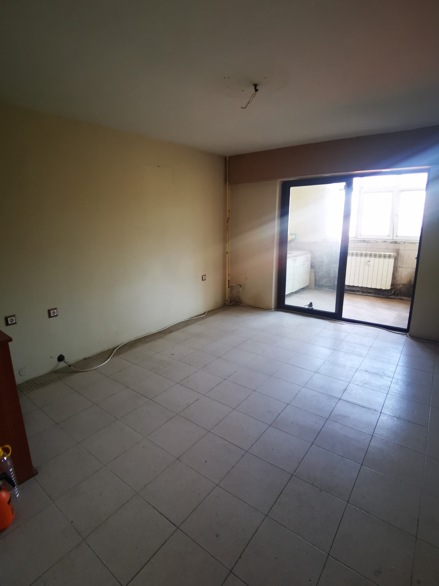 Голям просторен апартамент с характер и възможности! кв. Родина 1 - 7