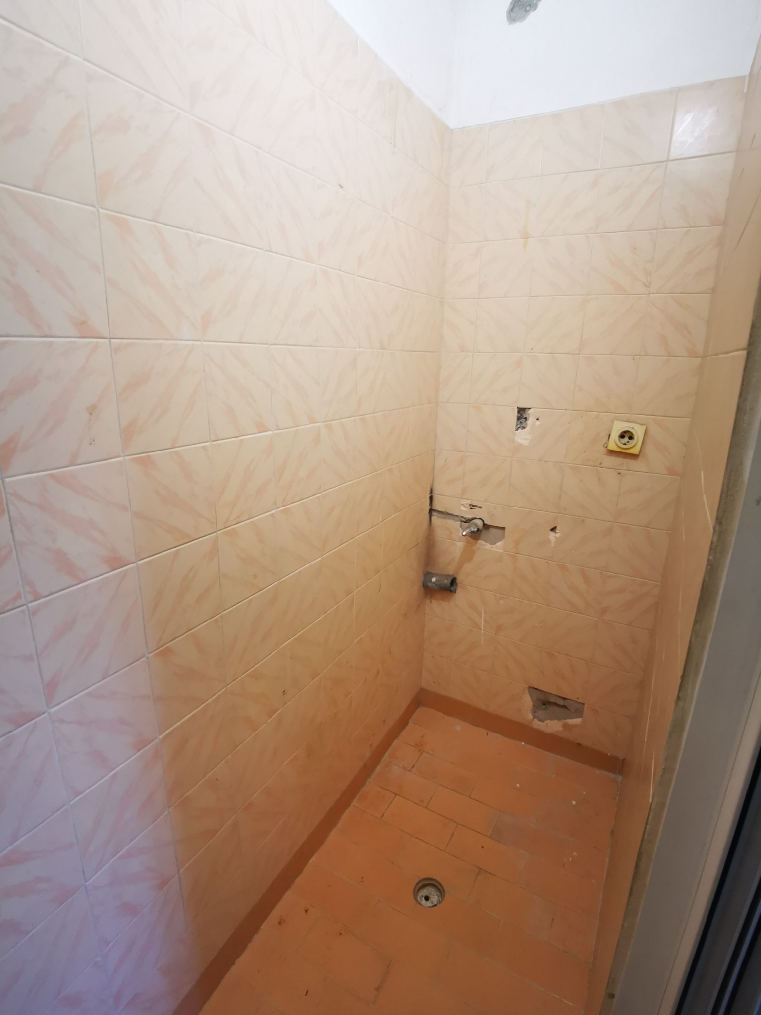 Голям просторен апартамент с характер и възможности! кв. Родина 1 - 6