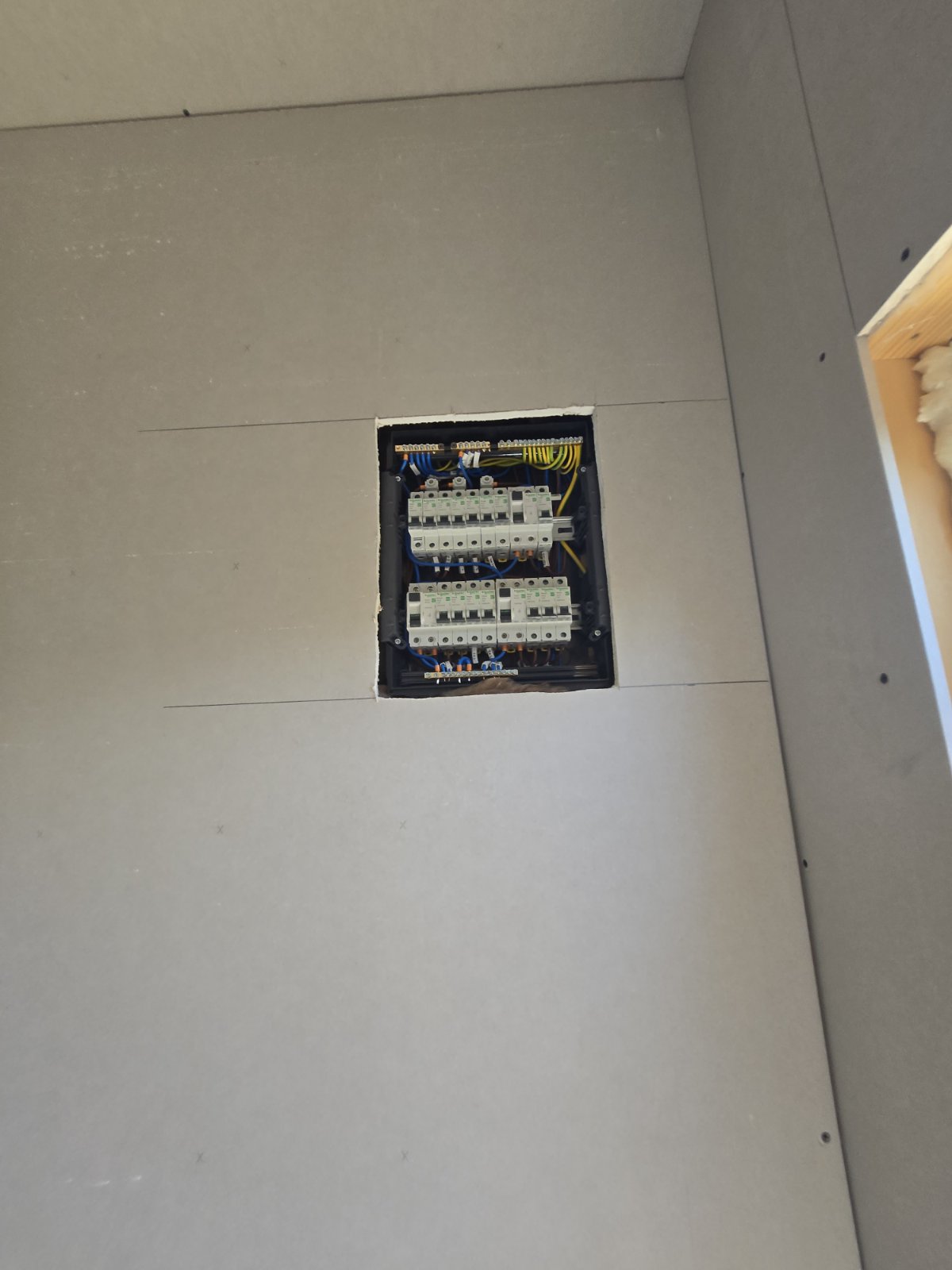 Новопостроена едноетажна къща с. Червена вода - 3