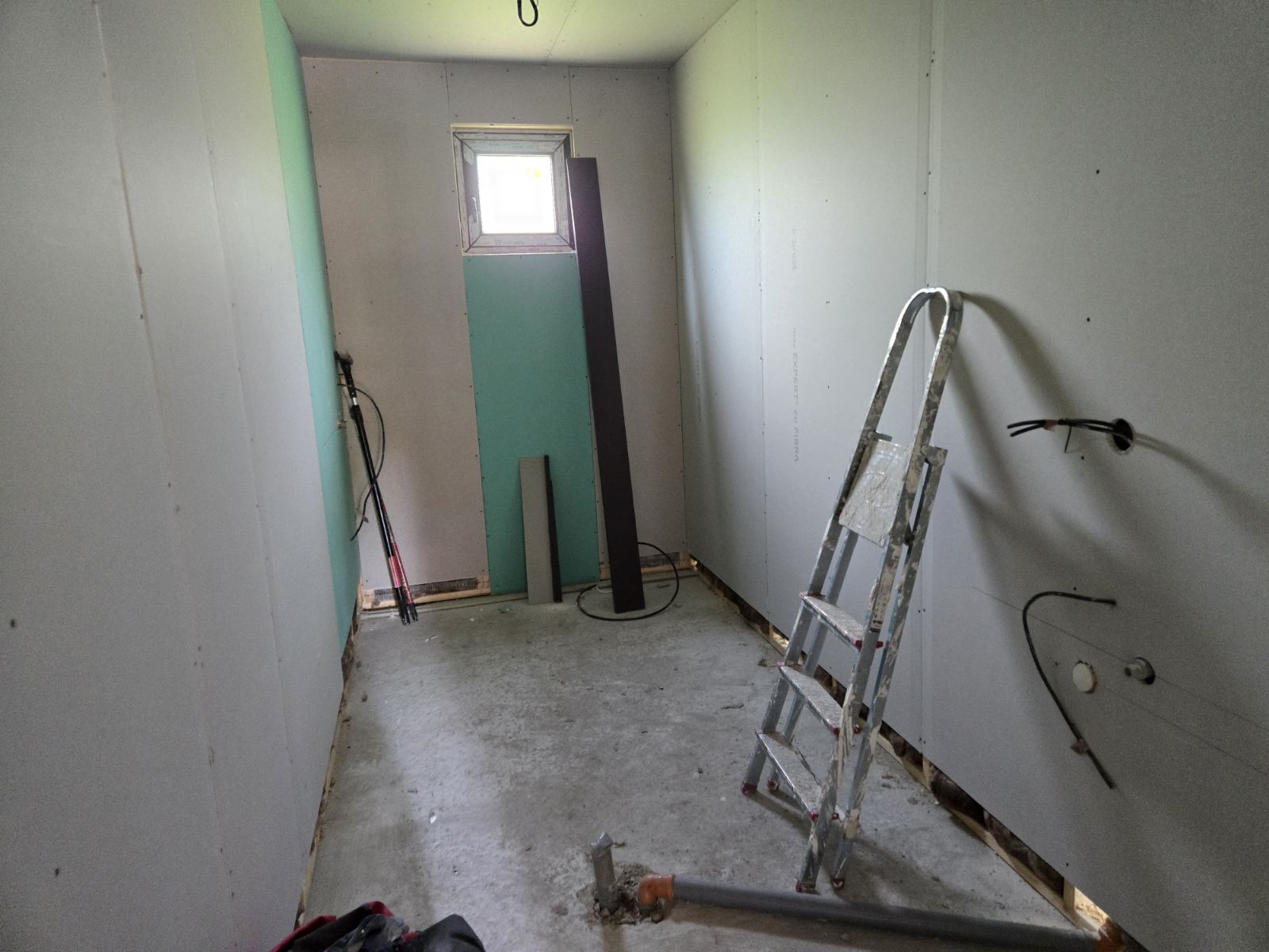 Новопостроена едноетажна къща с. Червена вода - 6