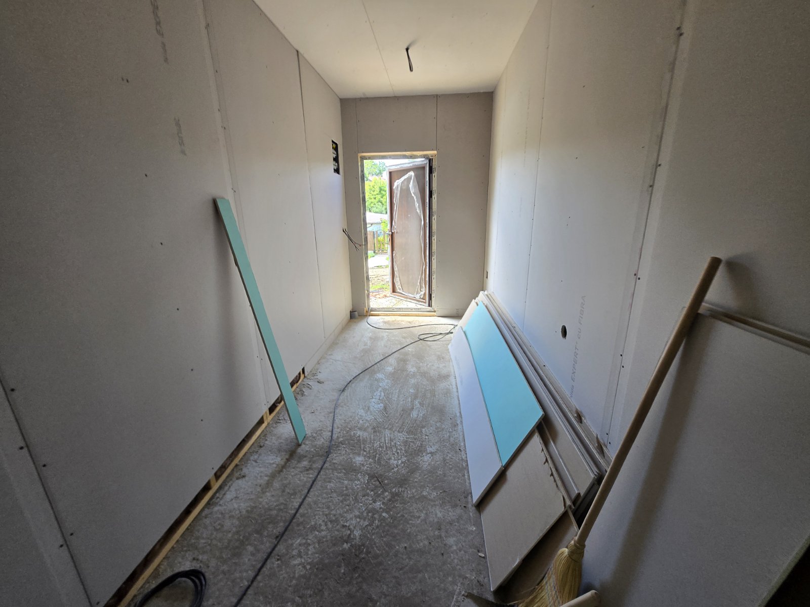 Новопостроена едноетажна къща с. Червена вода - 14