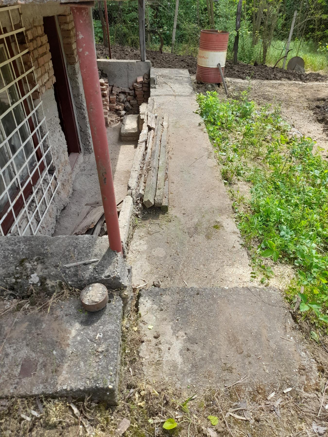 Вила с двор – само на 12 км от град Русе - 10