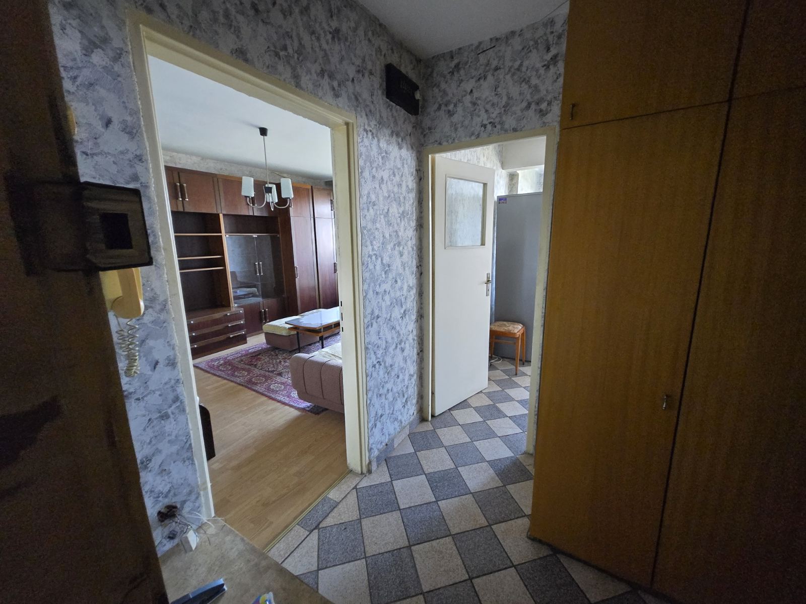 Продава се двустаен апартамент в кв. Чародейка-Юг, гр. Русе - 2