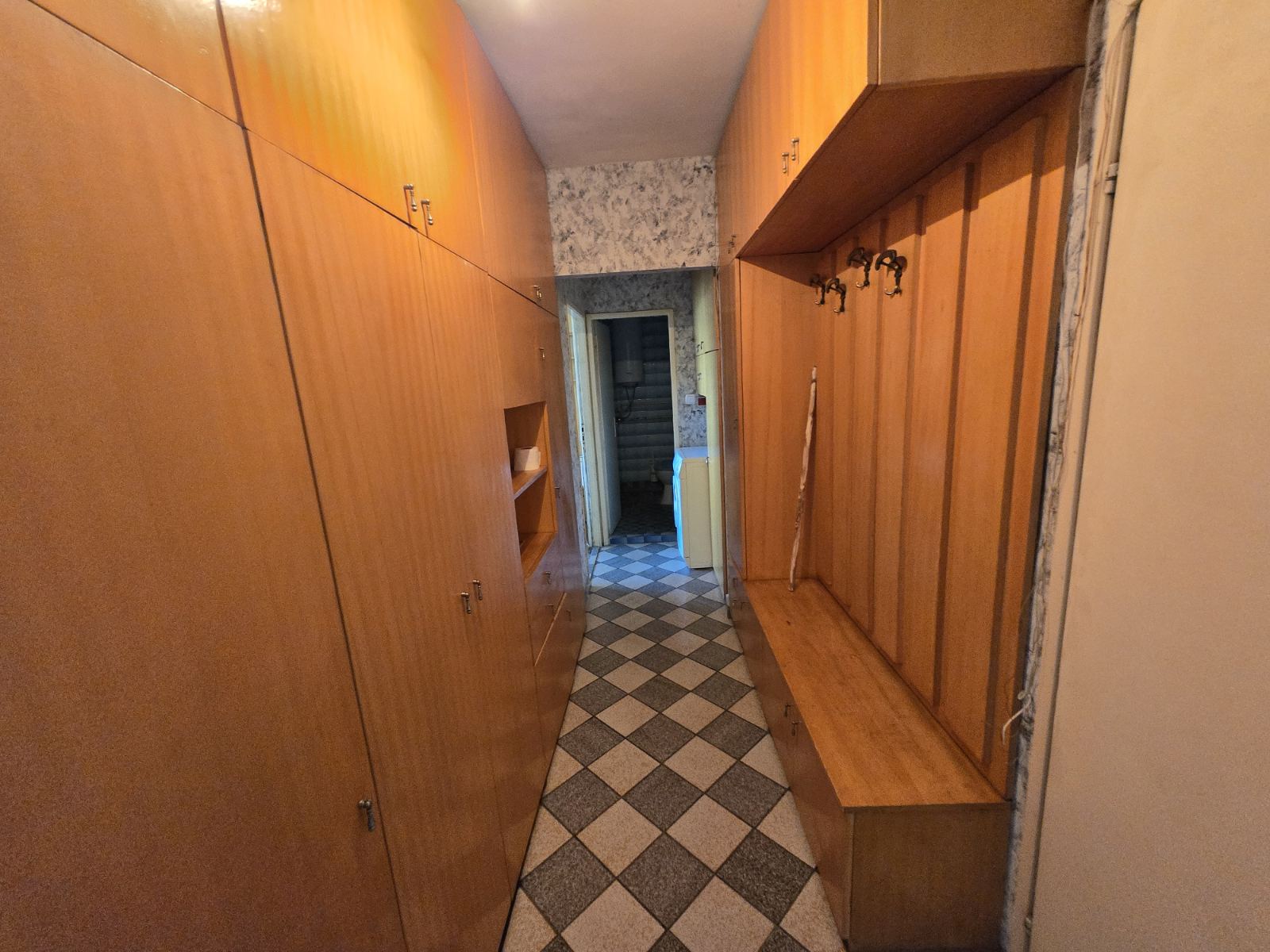 Продава се двустаен апартамент в кв. Чародейка-Юг, гр. Русе - 7