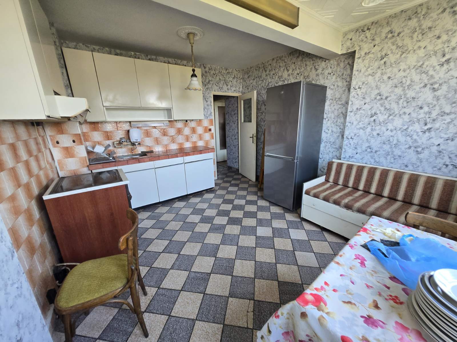 Продава се двустаен апартамент в кв. Чародейка-Юг, гр. Русе - 6