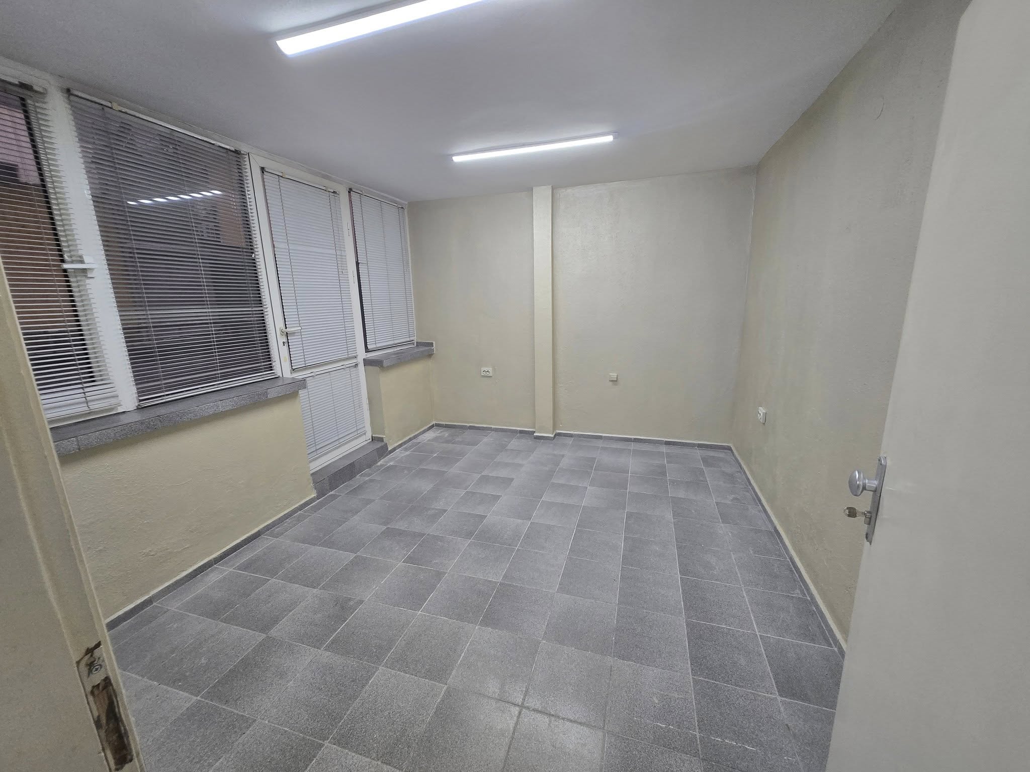 Офис център - 6