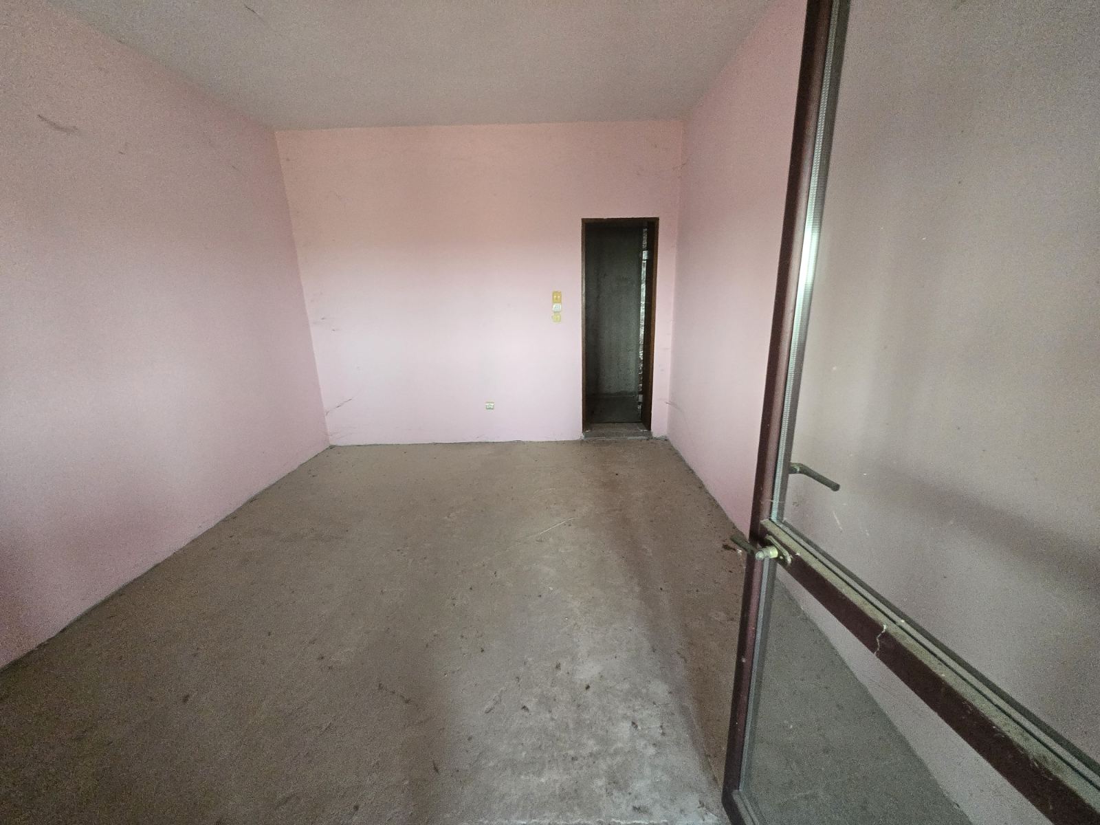 Продава се селски имот с голям потенциал в село Червена вода - 8