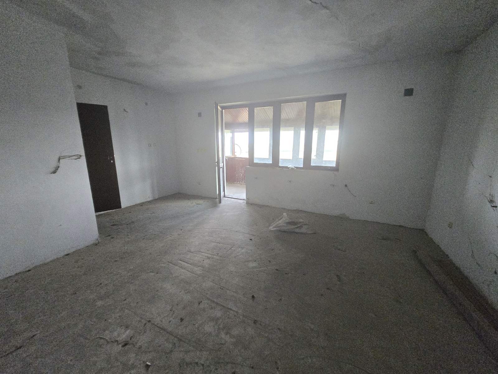 Продава се селски имот с голям потенциал в село Червена вода - 12