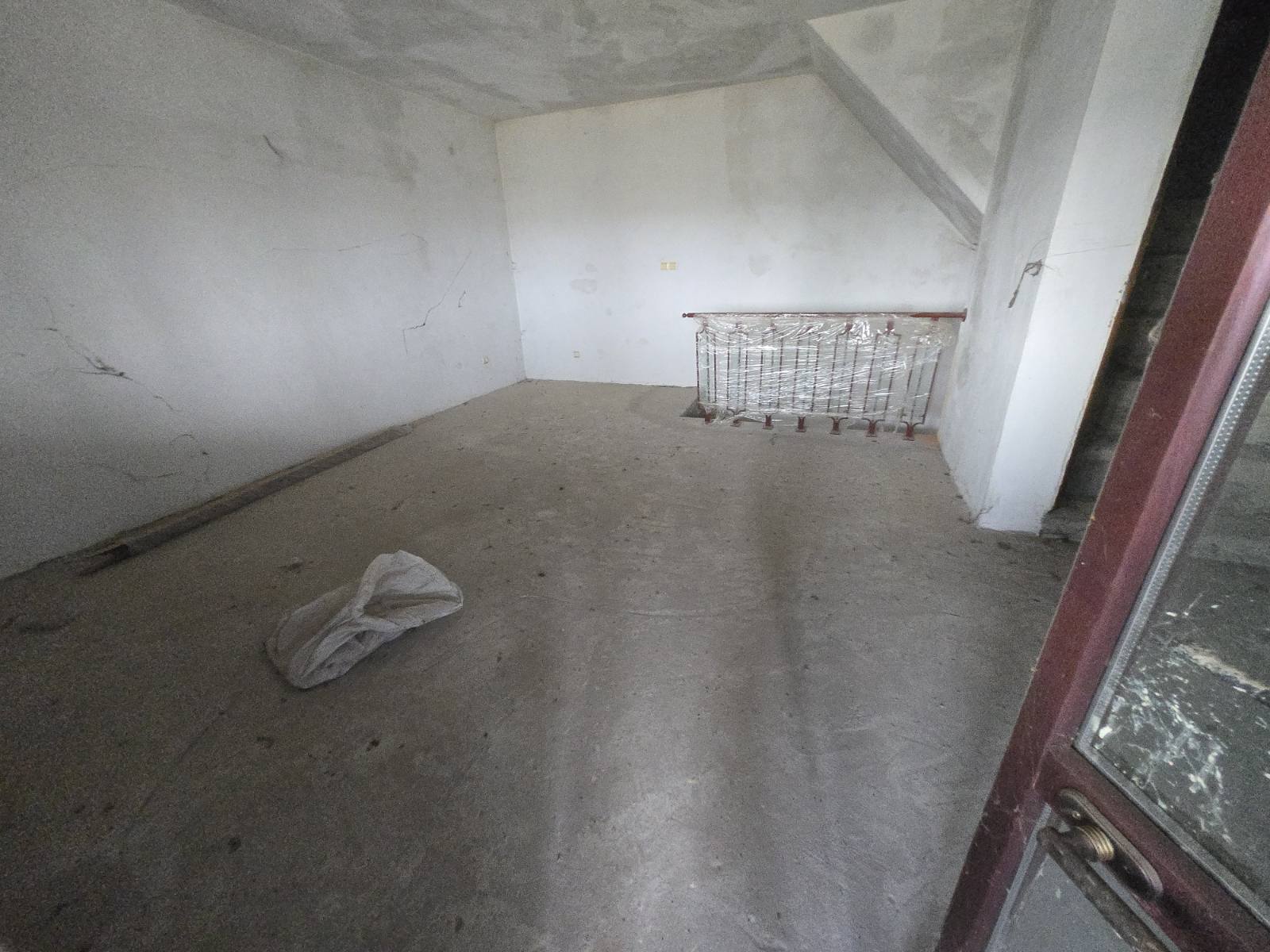 Продава се селски имот с голям потенциал в село Червена вода - 7