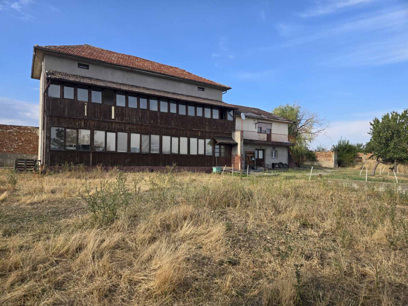 Продава се селски имот с голям потенциал в село Червена вода - 15