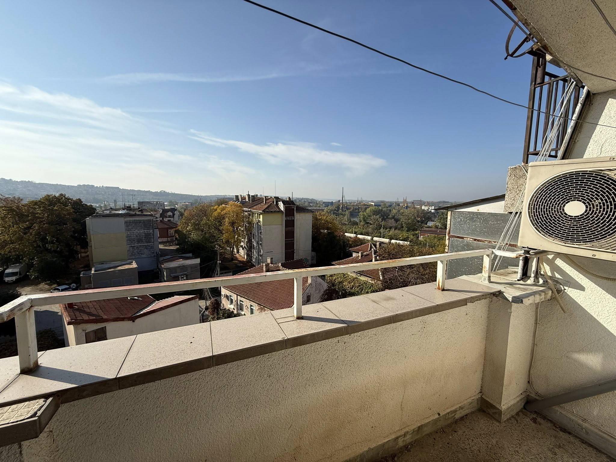 Просторен апартамент с гледка към река Дунав - 4