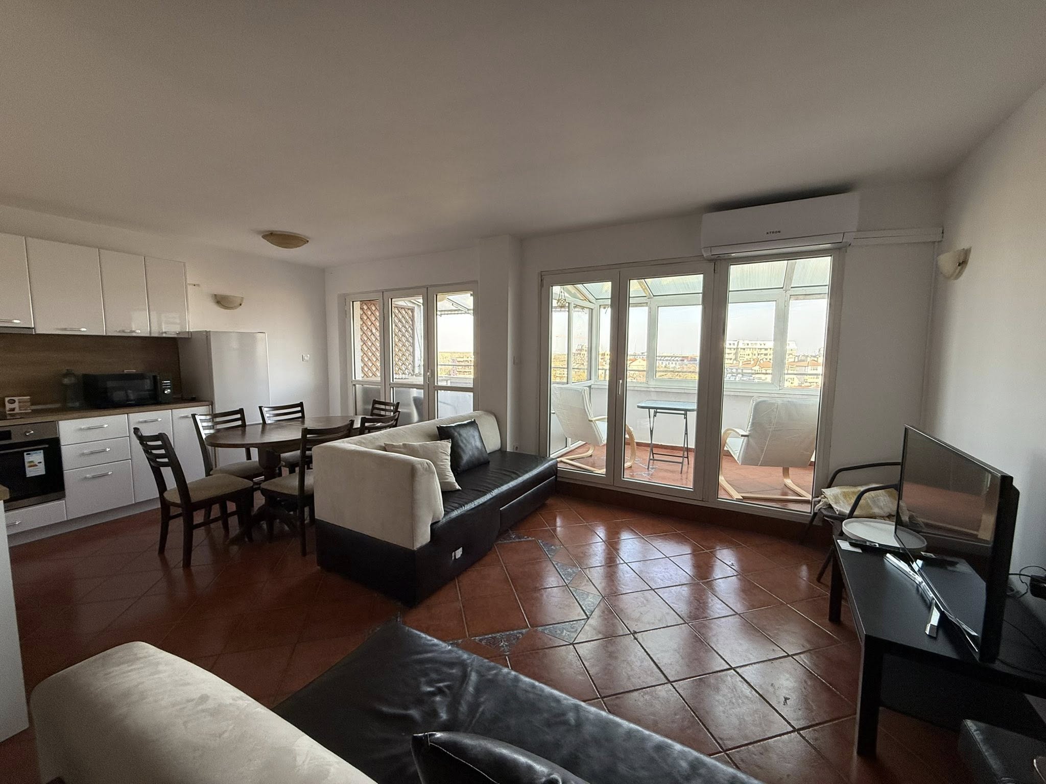 Просторен апартамент с гледка към река Дунав - 15